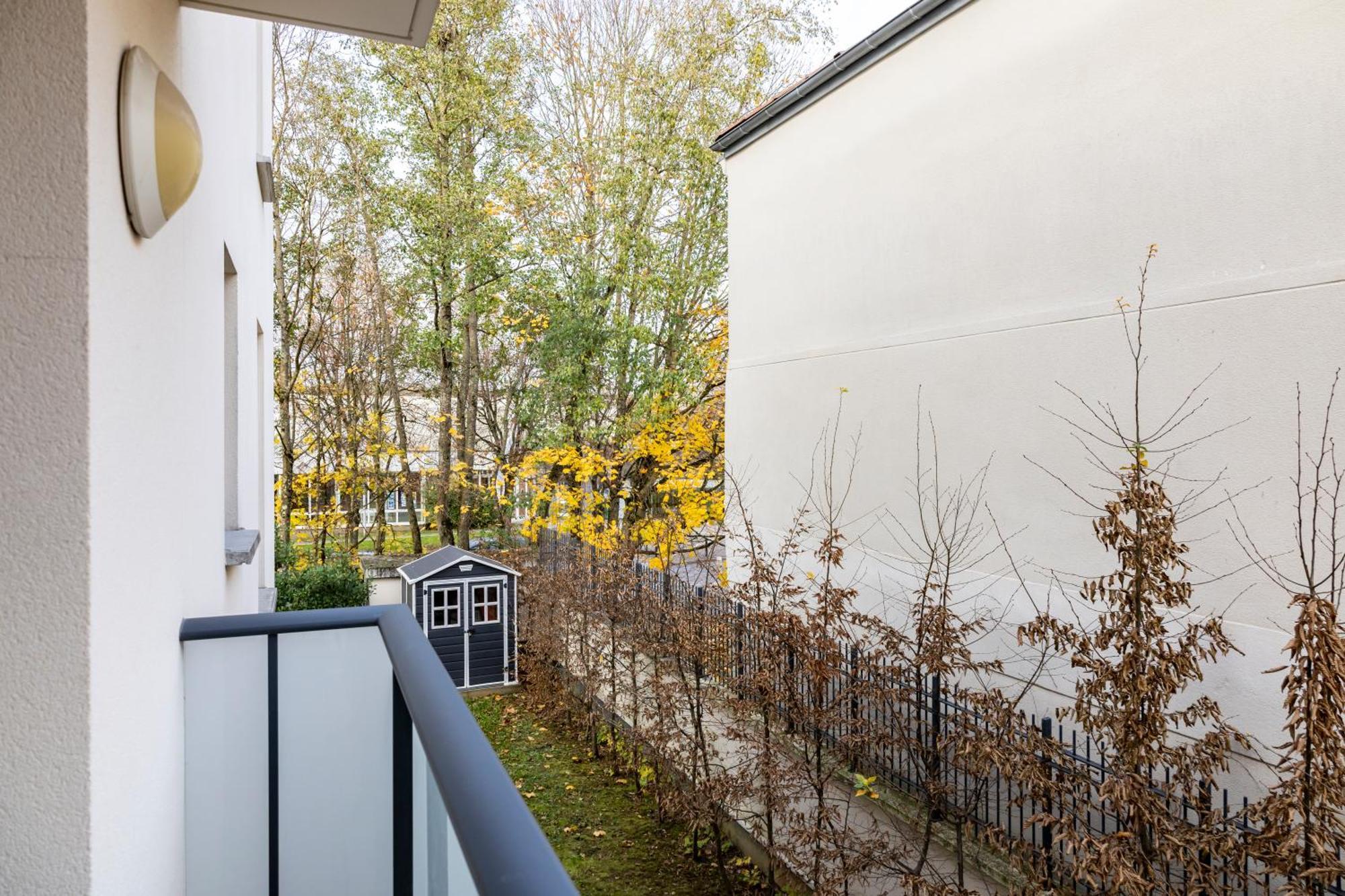 Charmant Studio En Residence Avec Parking Bussy-Saint-Georges Exteriör bild